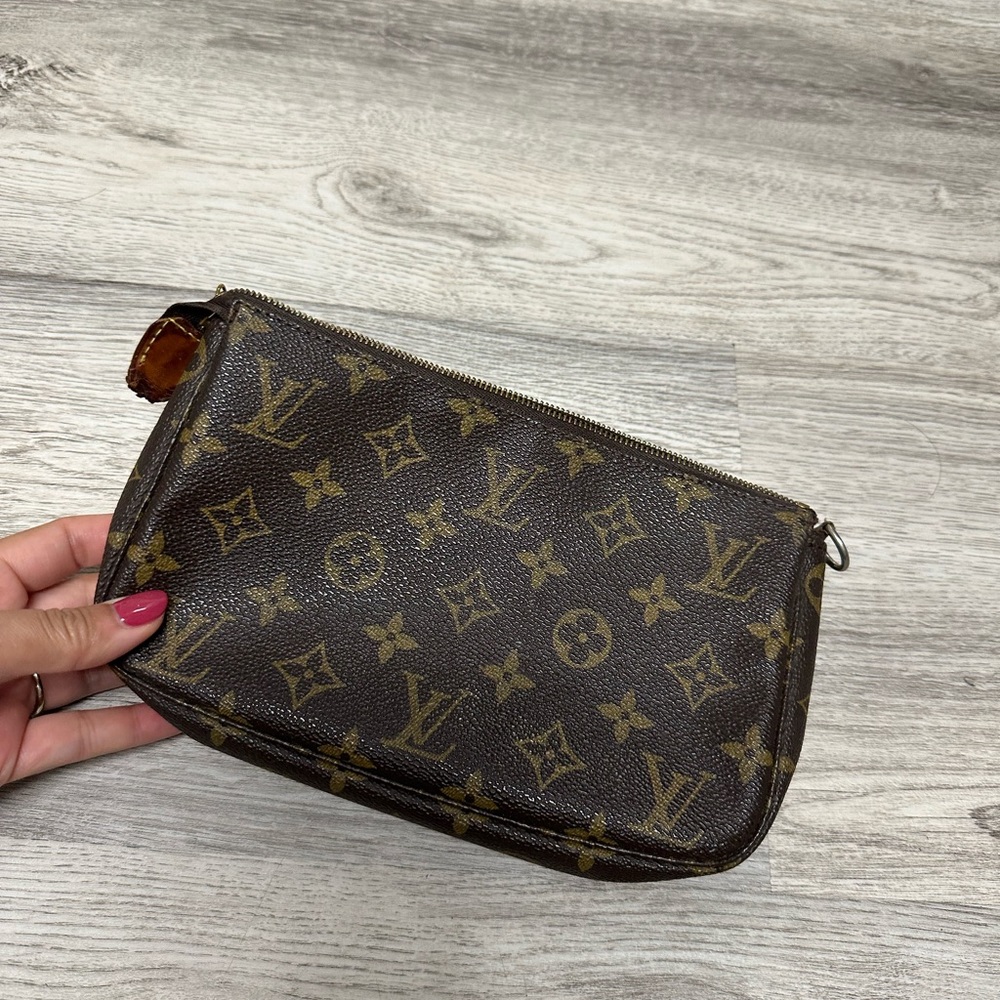 Vintage Authentic Louis Vuitton Pochette